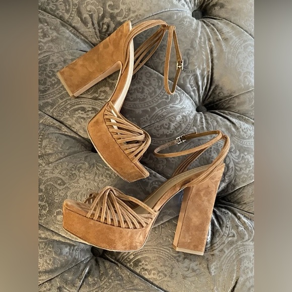 Veronica Beard Fletcher Platform
Hazelwood Suede Ankle Strap Sandals
Sz 9.5 - Picture 4 of 16